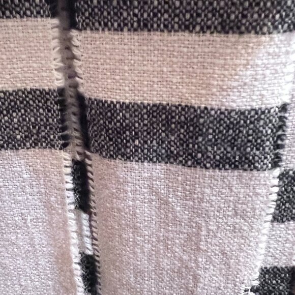 Elegant Burberry Check 100% Cashmere Scarf – Timeless Style - Picture 9 of 13